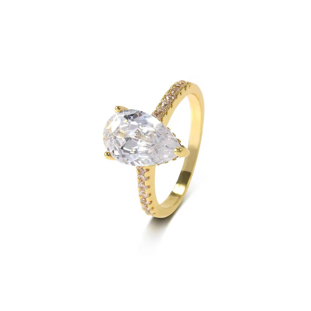 Luxe Femme Ring