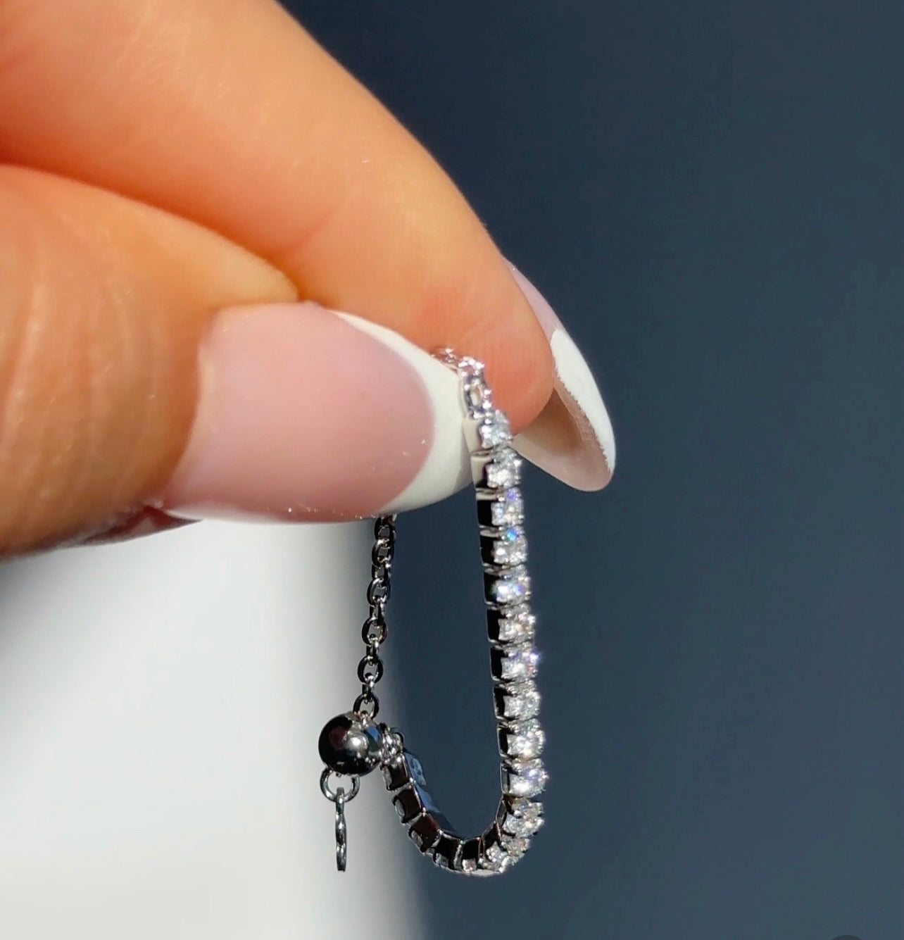 Mehr Adjustable Rhinestones Chain Ring - White