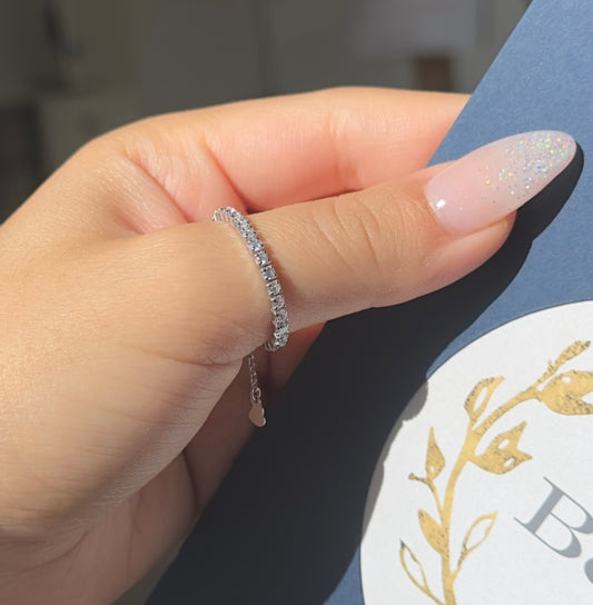 Mehr Adjustable Rhinestones Chain Ring - White