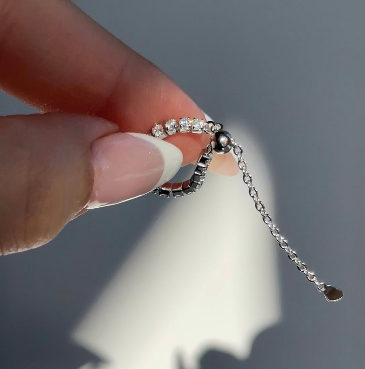 Mehr Adjustable Rhinestones Chain Ring - White