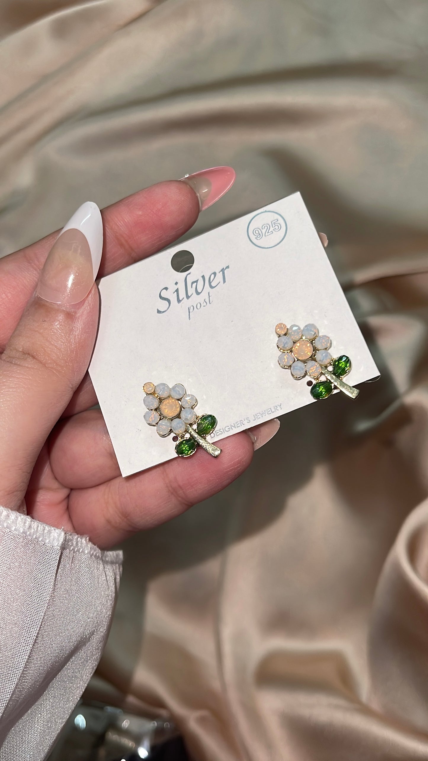 Hayan – White, Pure Elegance