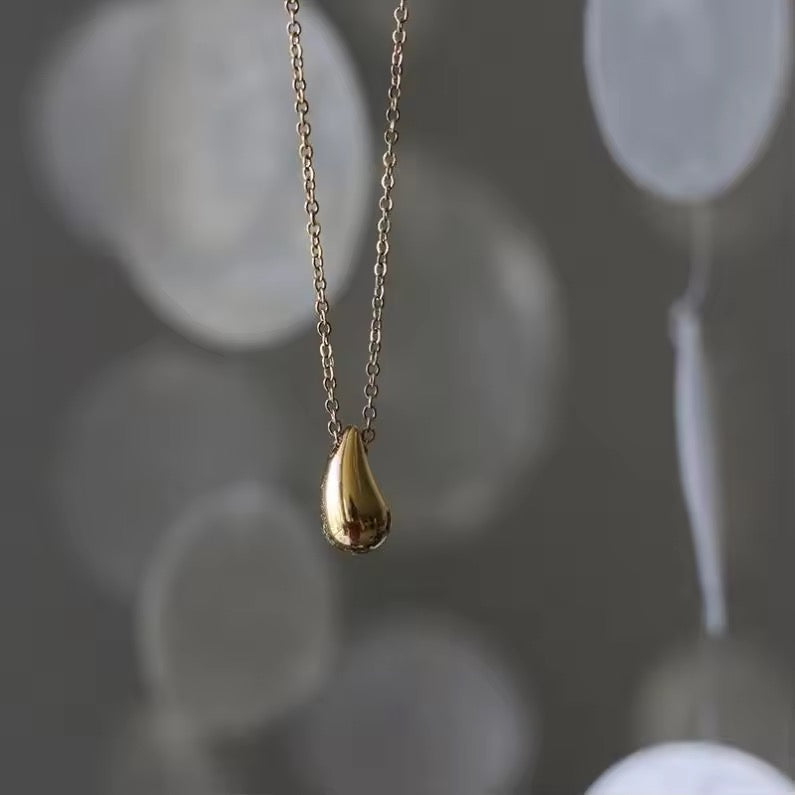 Hailey Bieber Drop Pendant