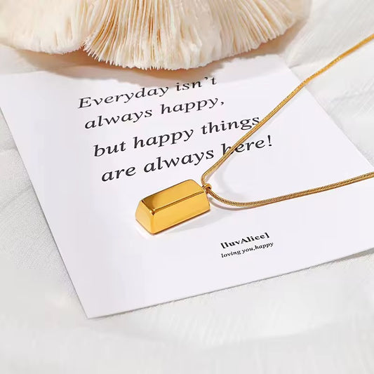 Lara Luxe Golden Bar Pendant