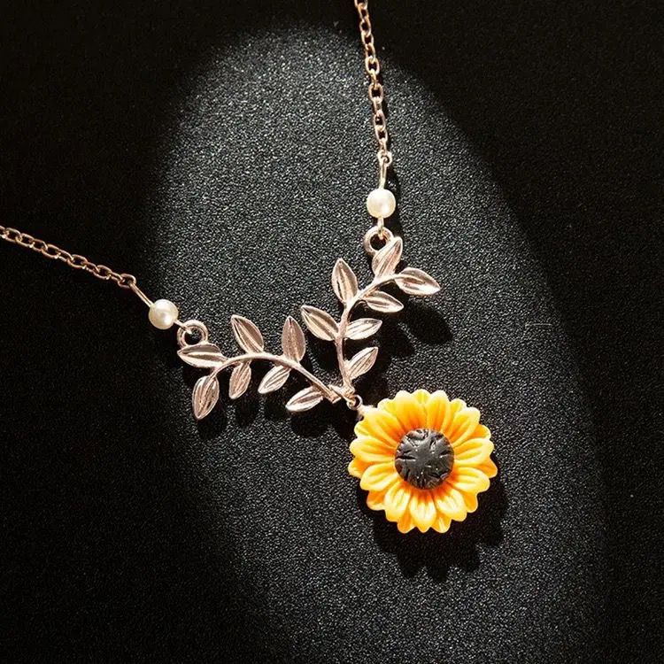 Poplins Butterfly Pendant Alloy Neck Chain for Girls / Women