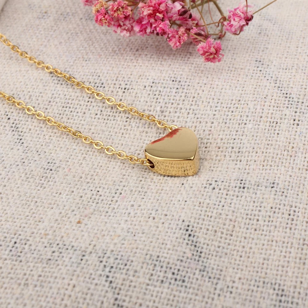 Minimal heart pendant